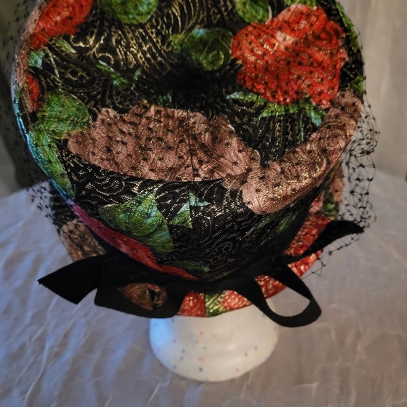 Vintage Ladies Floral Funky 60s Cloche Hat With Bow & Netting Rare main image 4